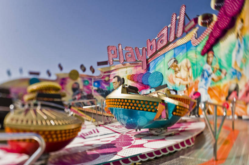 无人,游乐园,横图,彩色,室外,白天,正面,度假,游戏,美景,城市风光,城市,游乐场,德国,欧洲,阴影,朦胧,模糊,光线,影子,景观,玩,娱乐,慕尼黑,蓝色,蓝天,天空,阳光,天,享受,休闲,景色,放松,游乐设施,转转杯,晴朗,活动,五颜六色,色彩斑斓,西欧,发泄,消遣,智力,五彩缤纷,万里无云,德意志联邦共和国,首府,宣泄,五彩斑斓,巴伐利亚,巴伐利亚州,拜恩州,拜恩自由州,乐园,欢乐咖啡杯,旋转咖啡杯,游艺设施,五光十色,晴空,晴空万里,玩耍,嬉戏,彩图