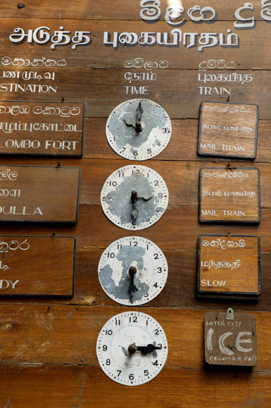 无人,竖图,室外,白天,正面,车站,斯里兰卡,亚洲,时间,英文,标志,时钟,文字,字符,字母,站台,计时,标识,月台,钟表,表,英文字母,南亚,斯里兰卡民主社会主义共和国,努瓦拉埃利亚,努沃勒埃利耶,钟,彩图