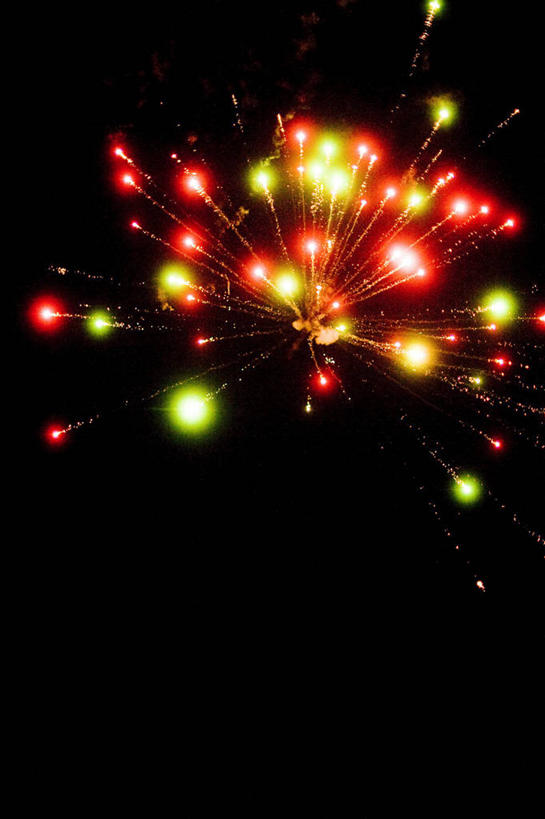 无人,竖图,室外,夜晚,仰视,烟火,德国,欧洲,黑色背景,辉煌,天空,焰火,天,灿烂,五颜六色,璀璨,闪烁,西欧,礼花,五彩缤纷,光辉,德意志联邦共和国,花炮,礼花炮,绚烂,巴伐利亚,巴伐利亚州,拜恩州,拜恩自由州,光耀,烟花,彩图,低角度拍摄