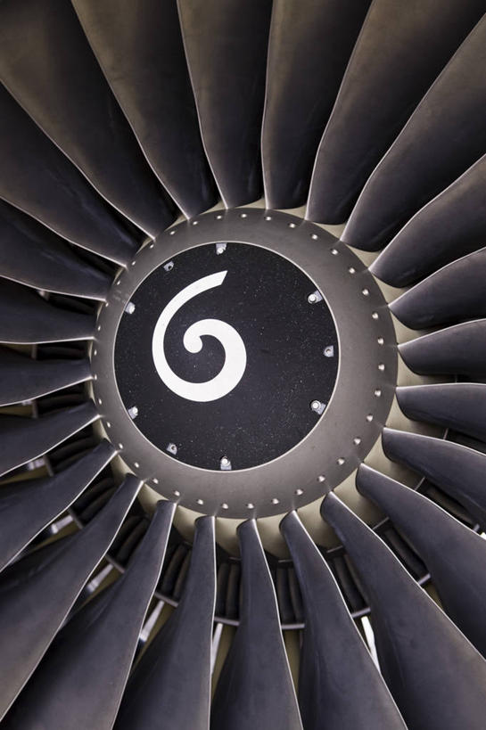 无人,竖图,室外,特写,白天,正面,机器,飞机,静物,德国,欧洲,环绕,围绕,字符,螺旋桨,交通,航空,标识,标记,慕尼黑,排列,交通工具,发动机,机械,运输,客机,西欧,队列,载具,驾驶舱,驾驶座,德意志联邦共和国,首府,巴伐利亚,巴伐利亚州,拜恩州,拜恩自由州,表记,标帜,飞机发动机,航空发动机,彩图