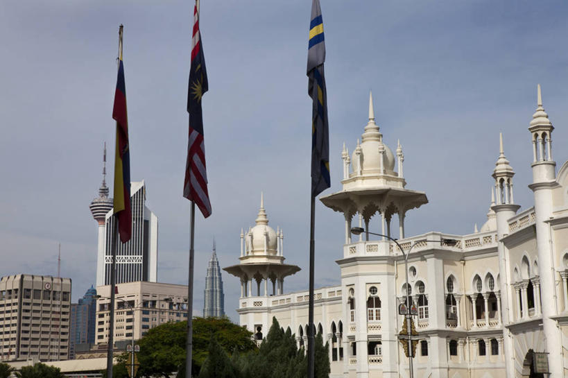 无人,家,横图,室外,白天,正面,度假,美景,植物,城市风光,城市,旗帜,国旗,马来西亚,亚洲,一排,阴影,整齐,飘扬,光线,影子,房屋,屋子,景观,云,云朵,首都,云彩,娱乐,楼房,住宅,树,树木,排列,蓝色,绿色,白云,蓝天,天空,阳光,自然,天,享受,休闲,景色,放松,东南亚,生长,晴朗,成长,飘逸,队列,飞扬,吉隆坡,三面,马来西亚联邦,旗,晴空,彩图,房子