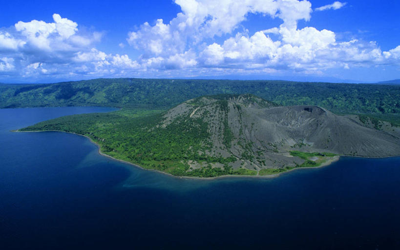无人,横图,俯视,航拍,室外,白天,旅游,度假,岛屿,海浪,海洋,火山,美景,森林,树林,植物,所罗门群岛,岛,景观,浪花,娱乐,树,树木,绿色,自然,海水,享受,休闲,景色,放松,生长,成长,鸟瞰,自然风光,大洋洲,海景,美拉尼西亚,大海,风浪,海,海水的波动,活火山,近岸浪,列岛,群岛,死火山,休眠火山,涌浪,诸岛,彩图,高角度拍摄