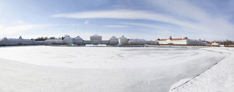 无人,家,横图,室外,白天,正面,旅游,度假,名胜古迹,雪,植物,大雪,标志建筑,地标,建筑,德国,欧洲,阴影,遗迹,光线,影子,堡垒,城堡,房屋,屋子,积雪,雪景,云,云朵,冬季,冬天,建筑群,云彩,古迹,文物,娱乐,建设,古建筑,楼房,慕尼黑,住宅,树,树木,蓝色,绿色,白云,蓝天,天空,阳光,自然,天,享受,休闲,旅游胜地,放松,寒冷,生长,晴朗,成长,西欧,要塞,古文明,德意志联邦共和国,首府,严寒,巴伐利亚,巴伐利亚州,拜恩州,拜恩自由州,宁芬堡,宁芬堡皇宫,设防,晴空,彩图,房子