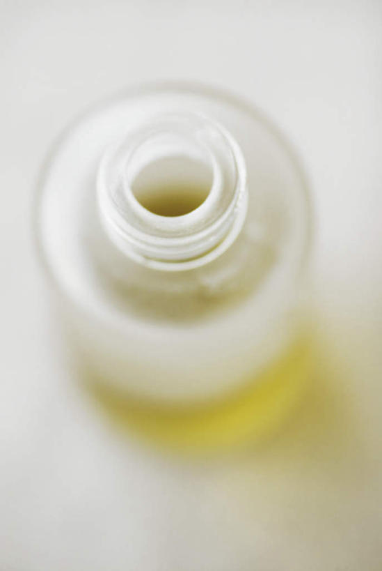 无人,竖图,俯视,室内,特写,白天,静物,阴影,芳香,光线,罐子,影子,玻璃制品,玻璃瓶,精油,瓶子,香薰,放松,芳香疗法,一瓶,芬芳,舒心,舒缓,香薰精油,养颜,香薰油,减压,馨香,香薰疗法,植物精油,彩图,高角度拍摄