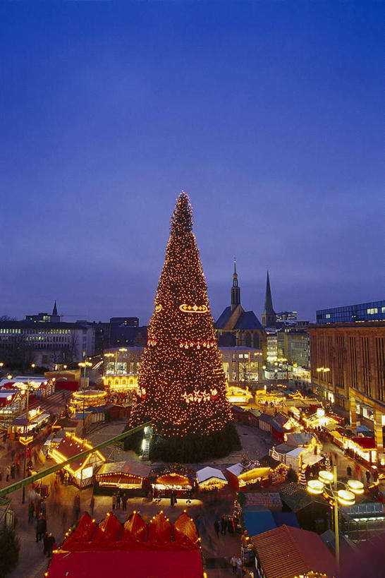 无人,家,竖图,俯视,室外,白天,度假,美景,日落,植物,城市风光,城市,叶子,照明,德国,阴影,光线,彩灯,影子,房屋,屋子,景观,晚霞,霞光,云,云朵,落日,灯光,绿叶,圣诞树,云彩,娱乐,楼房,住宅,灯,树,树木,蓝色,绿色,白云,蓝天,天空,自然,黄昏,灯具,天,享受,休闲,嫩叶,景色,彩霞,放松,花灯,生长,成长,照亮,照明设备,西欧,自然风光,德意志联邦共和国,夕照,多特蒙德,叶,叶片,夕阳,彩图,高角度拍摄,房子,斜阳