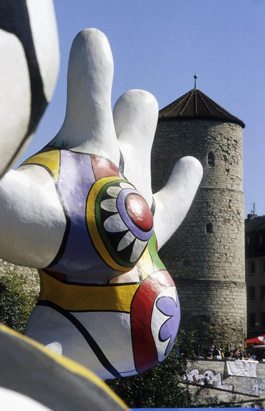 无人,家,竖图,彩色,室外,白天,正面,雕塑,德国,欧洲,阴影,艺术,装饰,光线,雕刻,雕像,影子,房屋,屋子,楼房,住宅,蓝色,蓝天,天空,阳光,自然,工艺品,天,创意,晴朗,纪念,五颜六色,美术,色彩斑斓,西欧,自然风光,主题,五彩缤纷,陈列,创新,万里无云,德意志联邦共和国,功能,美学,新意,五彩斑斓,萨克森州,萨克森自由州,五光十色,汉诺威,晴空,晴空万里,彩图,房子