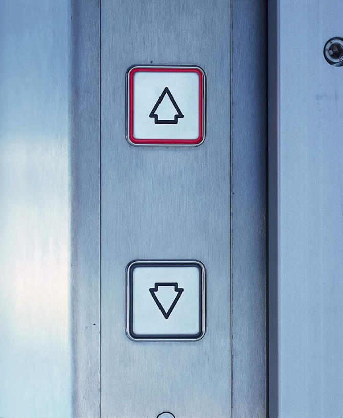 无人,竖图,室内,特写,白天,正面,度假,美景,城市风光,城市,电梯,阴影,光线,影子,景观,运输工具,方向,娱乐,箭头,阳光,享受,休闲,向上,景色,放松,升降梯,指向,簇,彩图,升降设备