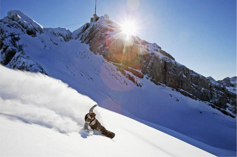西方人,一个人,横图,室外,白天,正面,旅游,度假,石头,美景,山,太阳,雪,雪山,大雪,瑞士,欧洲,欧洲人,仅一个男性,仅一个人,阴影,光线,滑雪,石子,影子,冰,积雪,景观,山峰,雪景,冬季,冬天,山峦,娱乐,仅一个年轻男性,阳光,自然,享受,休闲,景色,放松,寒冷,雪橇,连绵,冰冷,绵延,自然风光,中欧,滑雪杆,严寒,瑞士联邦,冰凉,酷寒,凛冽,凛凛,极冷,联贯,男人,男性,年轻男性,白种人,石块,岩石,彩图,全身
