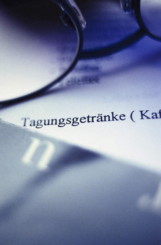 无人,竖图,俯视,室内,特写,白天,一副,阴影,光线,材料,档案,文件,眼镜,影子,纸张,阳光,资料,文档,彩图,高角度拍摄