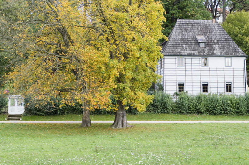 无人,家,横图,室外,白天,正面,旅游,度假,草地,草坪,美景,植物,窗户,标志建筑,城市,道路,地标,建筑,路,德国,欧洲,瓦片,房屋,墙,屋顶,屋子,景观,小路,交通,顶棚,瓦,娱乐,建设,楼房,玻璃窗,墙壁,墙面,住宅,草,树,树木,绿色,自然,享受,休闲,旅游胜地,景色,放松,建造,生长,成长,西欧,自然风光,屋瓦,德意志联邦共和国,图林根,魏玛,彩图,房子,图林根州