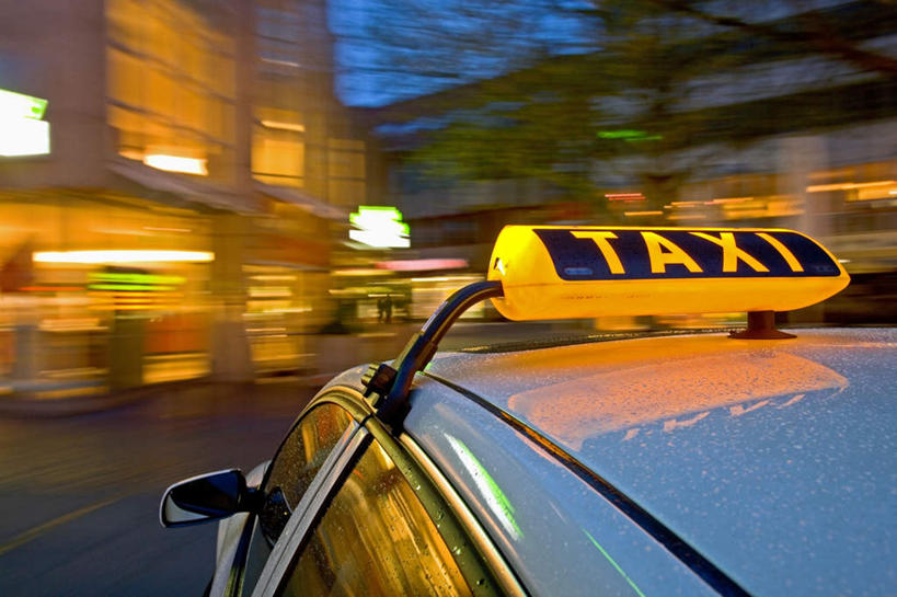 无人,家,横图,室外,白天,正面,旅游,度假,美景,窗户,城市风光,城市,道路,建筑,出租车,汽车,玻璃,阴影,光线,影子,房屋,屋子,景观,公寓,娱乐,建设,洋房,楼房,玻璃窗,住宅,车,玻璃制品,阳光,自然,车窗,交通工具,轿车,享受,休闲,景色,放松,自然风光,载具,的士,路线,计程车,彩图,房子