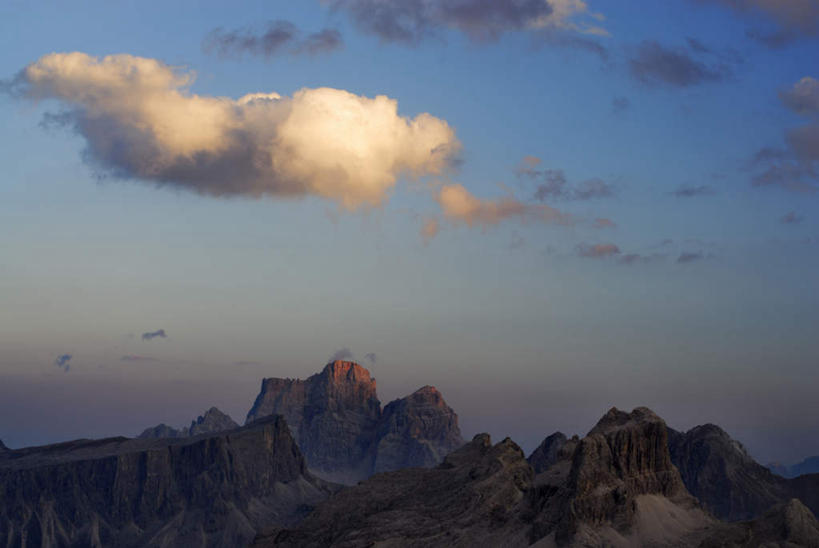 无人,攀登,横图,俯视,室外,白天,锻炼,旅游,度假,探险,运动,攀岩,日落,日本,亚洲,晚霞,霞光,落日,娱乐,极限运动,黄昏,享受,休闲,爬,彩霞,放松,室外运动,户外运动,东亚,本州,本州岛,日本国,中部地方,日本阿尔卑斯山脉,夕照,冒险,体育,夕阳,登山,攀爬,彩图,高角度拍摄,健身,斜阳