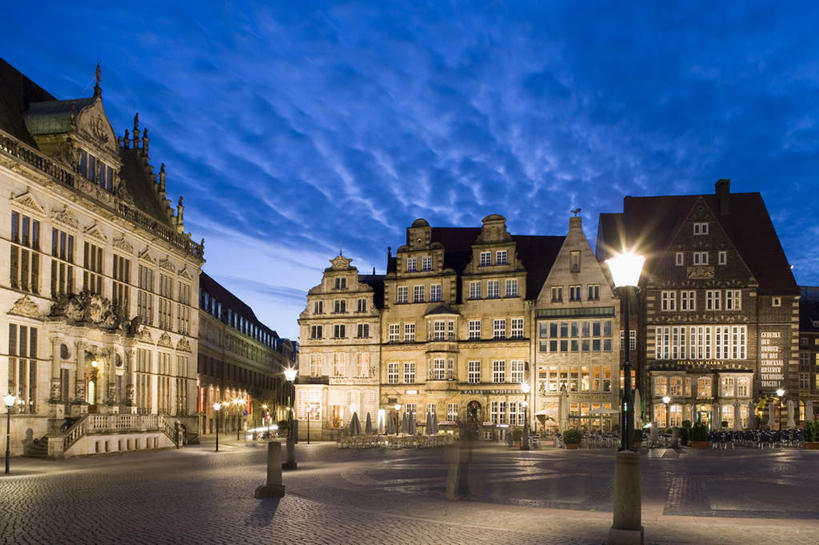 无人,家,横图,室外,夜晚,正面,度假,美景,城市风光,城市,路灯,照明,德国,欧洲,阴影,光线,影子,房屋,屋子,景观,云,云朵,灯光,云彩,娱乐,楼房,住宅,灯,蓝色,白云,蓝天,天空,天,享受,休闲,景色,放松,晴朗,照亮,照明设备,西欧,德意志联邦共和国,不莱梅,晴空,彩图,房子