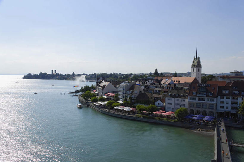 无人,家,教堂,横图,俯视,航拍,室外,白天,旅游,度假,美景,德国,欧洲,许多,阴影,节日,光线,影子,房屋,屋子,景观,文化,娱乐,楼房,住宅,蓝色,蓝天,天空,阳光,自然,天,祈祷,享受,休闲,健康,景色,放松,许愿,宗教,信仰,纪念,祈求,波光粼粼,淡水湖,西欧,鸟瞰,自然风光,信念,德意志联邦共和国,巴登.符腾堡,巴登.符腾堡州,巴符州,博登湖,康斯坦茨湖,平安,彩图,高角度拍摄,房子,大教堂,礼拜堂