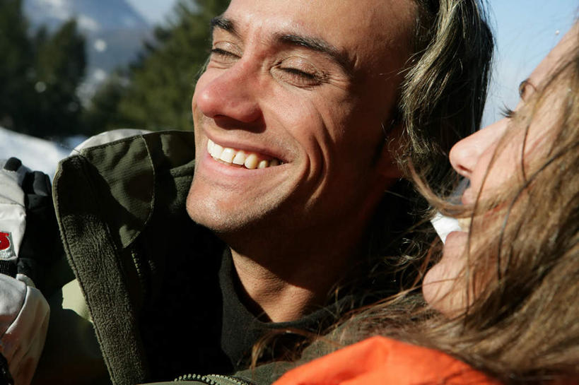 西方人,脸,头,脸颊,两个人,站,闭眼,笑,微笑,露齿笑,横图,室外,特写,白天,正面,爱情,树林,雪,植物,大雪,欧洲,欧洲人,阴影,服装,光线,影子,积雪,雪景,冬季,冬天,浪漫,扭头,休闲装,肩膀,相视,树,树木,衣服,蓝色,绿色,蓝天,天空,阳光,自然,天,站着,转头,休闲,温暖,温馨,面对面,休闲服,恩爱,寒冷,恋人,服饰,生长,晴朗,成长,对视,和睦,相对,万里无云,相看,严寒,男人,男性,年轻男性,年轻女性,女人,女性,白种人,头部,脸部,脸蛋,面部,情侣,晴空,晴空万里,闭眼睛,闭着眼,闭着眼睛,站立,半身,彩图,伴侣,融洽