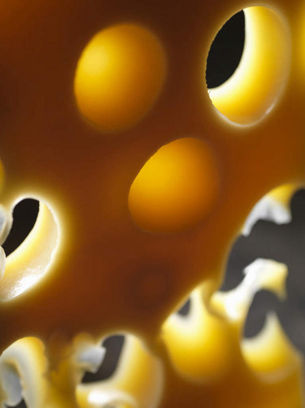 奶酪,无人,竖图,室内,特写,白天,正面,餐桌,桌子,许多,阴影,朦胧,模糊,反射,影子,干酪,起司,芝士,很多,营养,排列,乳酪,摄影,影棚,褐色背景,餐台,乳制品,发酵,摆列,彩图,影棚拍摄,拍摄,埃曼塔奶酪,布列,分列