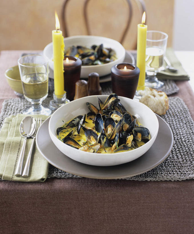 海鲜,红酒,葡萄酒,无人,竖图,俯视,室内,特写,白天,烹饪,西餐,快乐,餐桌,桌子,杯子,餐具,蜡烛,椅子,阴影,朦胧,模糊,新鲜,光线,叉子,刀叉,刀子,碟子,高脚杯,火焰,盘,影子,烛光,料理,食品,菜,红酒杯,白葡萄酒,酒类,燃烧,水产,菜肴,美食,藏红花,海洋生物,玻璃制品,酒,食物,饮料,盘子,酒杯,碟,点燃,西式,佳肴,有机食品,绿色食品,餐台,保护,番红花,葡萄酒杯,水生动物,餐刀,海产品,水生物,海底动物,餐叉,西红花,玻璃杯,进餐用具,彩图,高角度拍摄