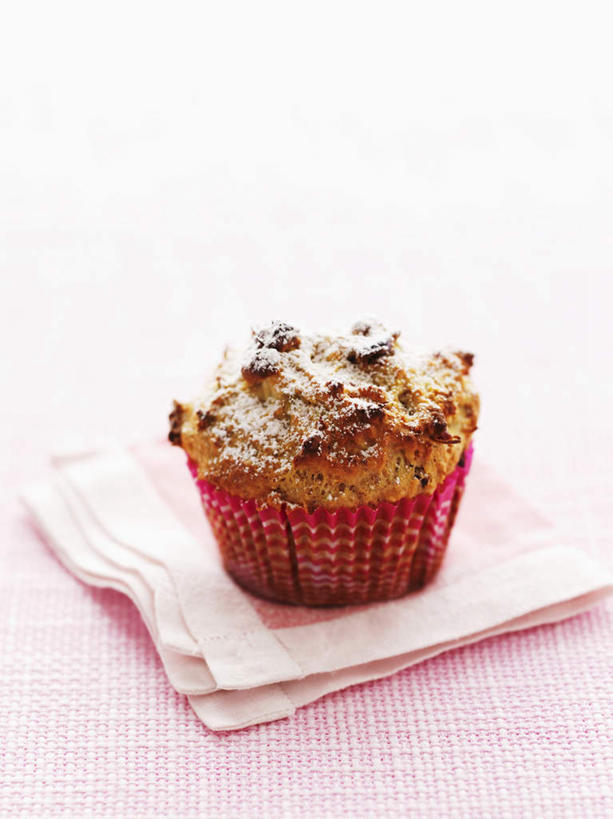 点心,无人,竖图,俯视,室内,特写,白天,下午茶,餐桌,桌子,苹果,浆果,水果,阴影,粉色背景,新鲜,反射,布料,影子,生食,食品,果实,布纹,松饼,桌布,食物,糕点,一个,粉色,餐巾,台布,摄影,有机食品,绿色食品,影棚,单个,餐台,曼越桔,蔓越橘,蔓越莓,小红莓,酸莓,玛芬蛋糕,餐桌布,彩图,高角度拍摄,影棚拍摄,拍摄,蔓越莓松饼,酸果蔓