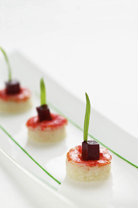 无人,竖图,俯视,室内,特写,白天,白色背景,烹饪,浆果,蓝莓,蔬菜,餐具,水果,阴影,新鲜,反射,碟子,盘,影子,山药,生食,料理,食品,果实,蔬果,菜肴,美食,食物,盘子,碟,果酱,摄影,佳肴,有机食品,绿色食品,影棚,蓝莓酱,薯蓣,怀山药,淮山药,玉延,山薯,果子酱,山都柿,蓝浆果,蓝靛果,彩图,高角度拍摄,影棚拍摄,拍摄,都柿,笃斯,蓝莓山药