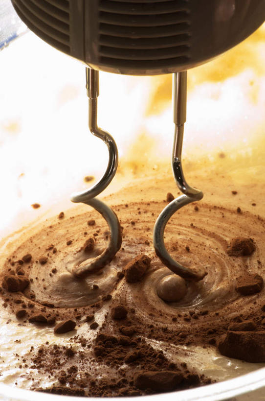 无人,竖图,俯视,室内,特写,白天,烹饪,厨具,金属制品,阴影,朦胧,模糊,反射,金属,粉末,影子,果实,种子,可可,打蛋器,搅拌器,粉,摄影,影棚,可可粉,烹饪用具,可可豆,粉状,粉剂,可可子,电动打蛋器,烹调用具,烹调,彩图,高角度拍摄,影棚拍摄,拍摄