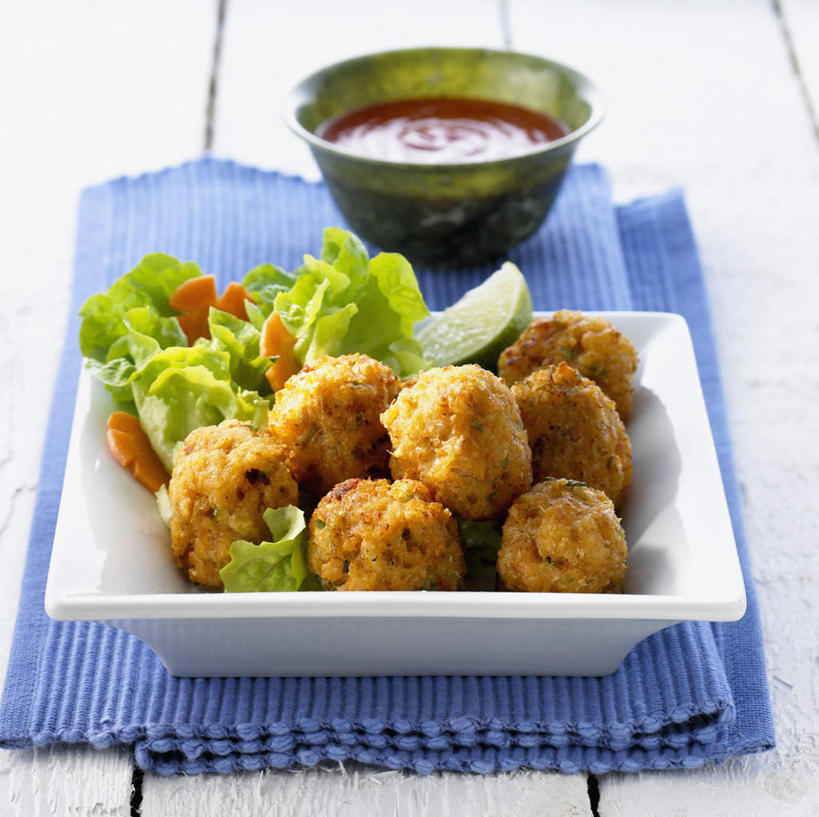 海鲜,无人,横图,俯视,室内,特写,白天,桌面,桌子,蔬菜,一堆,许多,阴影,堆叠,堆积,新鲜,光线,木制,影子,陶瓷,生菜,莴苣,调料,酱料,酱汁,虾,油炸,佐料,食品,陶瓷制品,调味品,很多,调味料,水产,酱,海洋生物,食物,木制品,容器,碗,有机食品,绿色食品,储藏,堆,储存,水生动物,海产品,水生物,海底动物,虾球,春菜,鹅仔菜,莴仔菜,千金菜,叶用莴苣,彩图,高角度拍摄,贮存