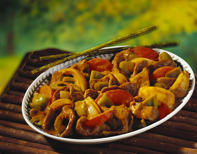 无人,横图,俯视,室内,特写,白天,餐桌,筷子,桌子,蔬菜,餐具,阴影,新鲜,光线,碟子,盘,影子,肉,牛肉,食品,文化,传统,咕咾肉,咕噜肉,肉类,食物,一个,盘子,碟,有机食品,绿色食品,单个,餐台,礼节,礼仪,肉食,甜酸肉,进餐用具,彩图,高角度拍摄