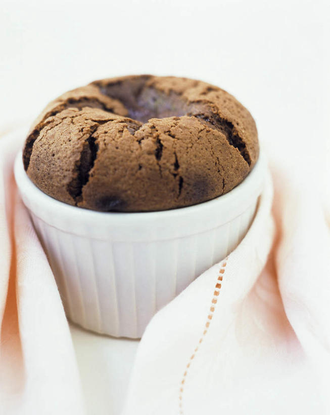 无人,竖图,俯视,室内,特写,白天,烹饪,西餐,阴影,光线,布料,烤盘,影子,陶瓷,法式,料理,食品,糖,糖果,甜点,甜品,陶瓷制品,布纹,菜肴,美食,桌布,食物,一个,餐巾,容器,台布,碗,甜食,巧克力,西式,佳肴,单个,储藏,朱古力,储存,奶酥,彩图,高角度拍摄,影棚拍摄,贮存