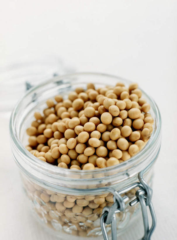 无人,竖图,俯视,室内,特写,白天,植物,豆,大豆,蔬菜,静物,阴影,新鲜,光线,罐子,影子,豆类,豆子,毛豆,食品,玻璃制品,食物,一个,玻璃瓶,瓶子,有机食品,绿色食品,单个,豆科,枝豆,黄豆,彩图,高角度拍摄