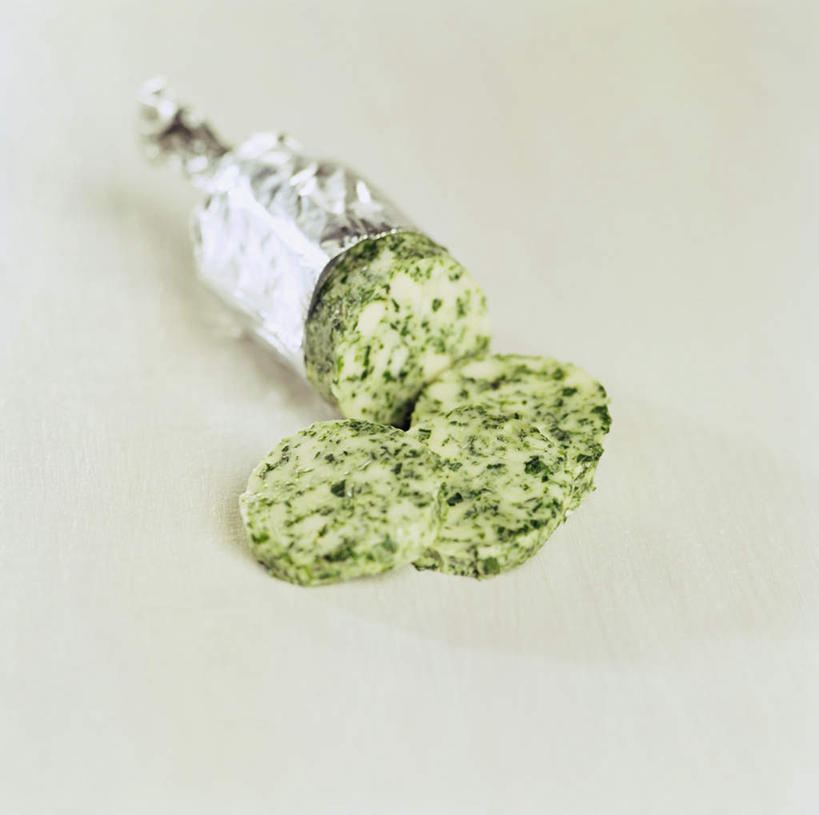 无人,竖图,俯视,室内,特写,白天,白色背景,阴影,光线,锡箔纸,影子,调料,酱料,酱汁,佐料,黄油,调味品,调味料,酱,一个,香草,摄影,锡纸,影棚,单个,乳制品,白脱油,乳脂,彩图,高角度拍摄,影棚拍摄,拍摄