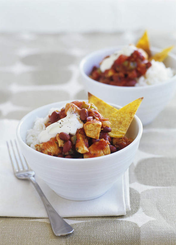 米饭,无人,竖图,俯视,室内,特写,白天,烹饪,西餐,玉米,植物,餐桌,桌子,豆,蔬菜,餐具,阴影,朦胧,模糊,新鲜,光线,棒子,布料,叉子,影子,陶瓷,豆类,豆子,玉蜀黍,调料,鸡肉,酱料,酱汁,肉,香料,佐料,料理,食品,陶瓷制品,饭,调味品,调味料,布纹,酱,菜肴,美食,肉类,桌布,食物,一个,白色,餐巾,容器,台布,碗,西式,佳肴,有机食品,绿色食品,单个,餐台,储藏,苞米,五谷,储存,苞芦,肉食,薄片,餐叉,豆科,苞谷,包谷,大蜀黍,番麦,薏米包,玉高粱,玉麦,珍珠米,进餐用具,彩图,高角度拍摄,贮存