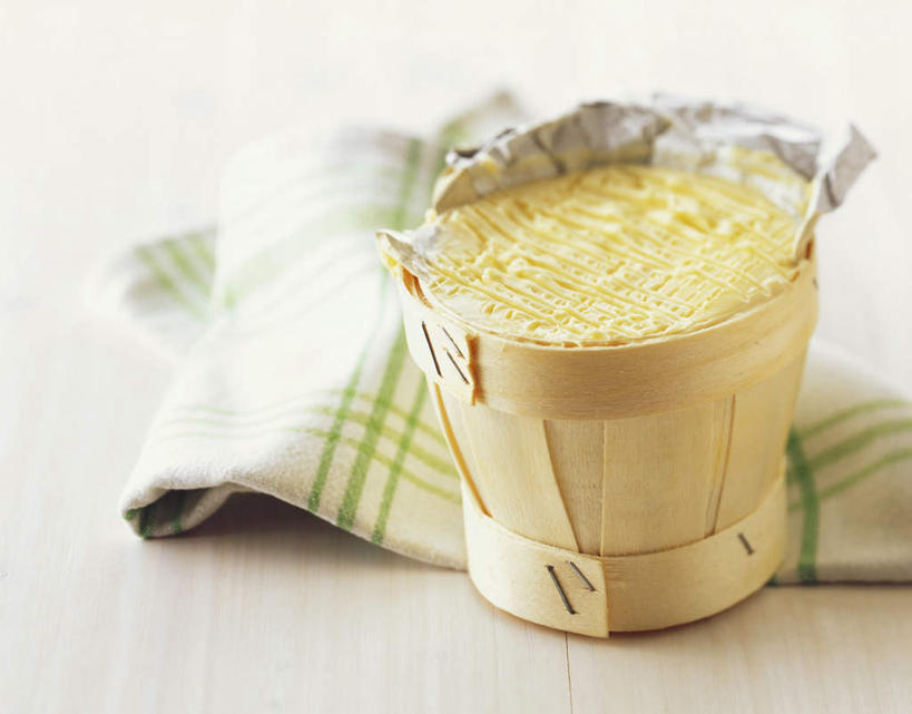 无人,横图,俯视,室内,特写,白天,餐桌,桌子,阴影,朦胧,模糊,光线,木制,布料,木桶,桶,锡箔纸,影子,黄油,布纹,桌布,一个,餐巾,木制品,容器,台布,锡纸,单个,餐台,储藏,乳制品,储存,白脱油,乳脂,彩图,高角度拍摄,贮存