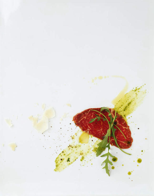 奶酪,无人,竖图,俯视,室内,特写,白天,白色背景,桌面,桌子,蔬菜,阴影,新鲜,反射,木制,影子,干酪,起司,食品,芝士,营养,食物,木制品,乳酪,摄影,有机食品,绿色食品,影棚,乳制品,发酵,芝麻菜,德国芥菜,火箭生莱,芸芥,芝麻叶,紫花南芥,彩图,高角度拍摄,影棚拍摄,拍摄