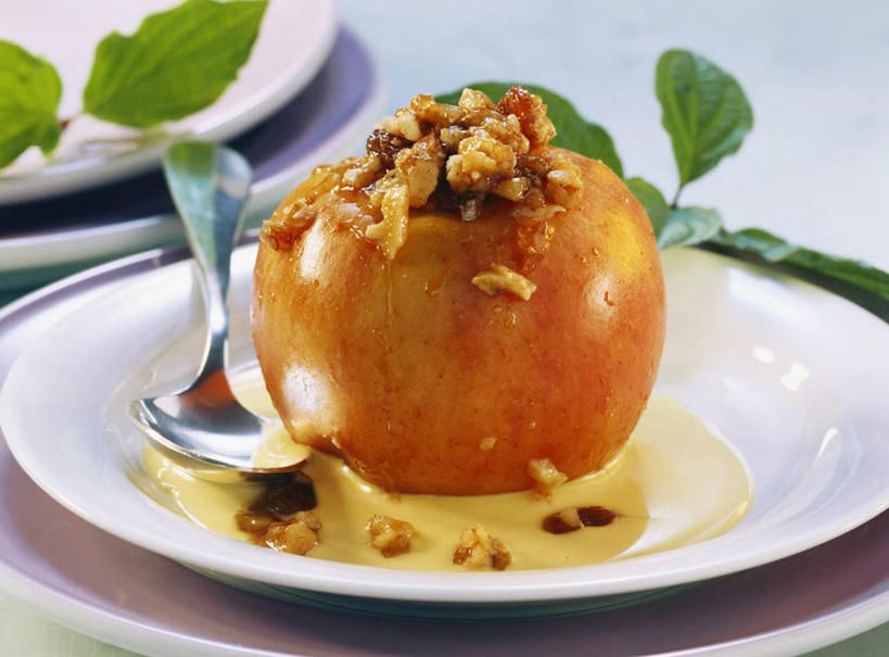 点心,无人,横图,俯视,室内,特写,白天,苹果,餐具,水果,阴影,新鲜,光线,碟子,盘,影子,勺子,生食,食品,坚果,甜点,甜品,果实,食物,糕点,一个,盘子,调羹,碟,汤匙,甜食,干果,有机食品,绿色食品,单个,蛋羹,彩图,高角度拍摄