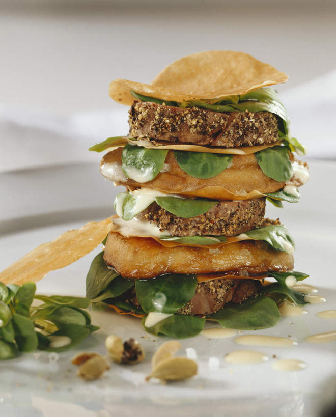 无人,竖图,俯视,室内,特写,白天,蔬菜,餐具,阴影,新鲜,光线,碟子,盘,影子,青菜,调料,酱料,酱汁,肉,佐料,食品,坚果,调味品,调味料,馅饼,酱,饼,肉类,食物,盘子,碟,干果,有机食品,绿色食品,无名子,开心果,小白菜,肉食,兔肉,鹅肝酱,胡棒子,绿仁果,不结球白菜,肉干,兔肉干,彩图,高角度拍摄