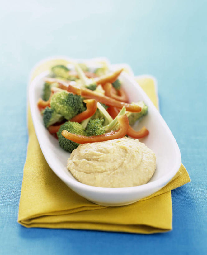 无人,竖图,俯视,室内,特写,白天,辣椒,蔬菜,餐具,阴影,蓝色背景,朦胧,模糊,新鲜,光线,碟子,盘,影子,豆类,花菜,花椰菜,西兰花,食品,食物,一个,盘子,餐巾,碟,摄影,有机食品,绿色食品,影棚,单个,彩椒,豆沙,鹰嘴豆,辣角,红海椒,大椒,辣虎,广椒,回鹘豆,桃豆,鸡豆,诺胡提,甜椒,柿子椒,辣子,海椒,番椒,灯笼椒,彩图,高角度拍摄,影棚拍摄,拍摄