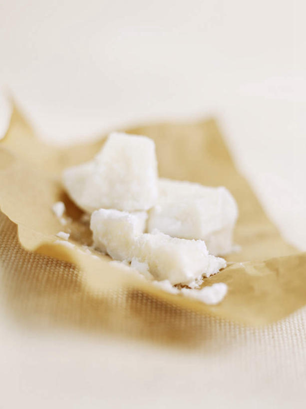 无人,竖图,俯视,室内,特写,白天,白色背景,椰子,阴影,朦胧,模糊,光线,包装,包装纸,影子,纸,纸张,一个,白色,脂肪,摄影,影棚,单个,包装材料,牛皮纸,大椰,胥余,椰瓢,越王头,彩图,高角度拍摄,影棚拍摄,拍摄