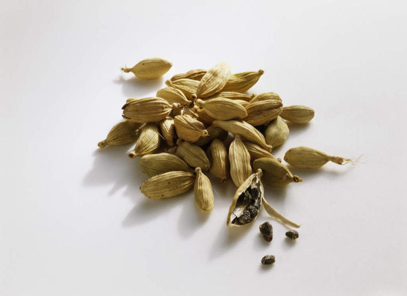 无人,横图,俯视,室内,特写,白天,白色背景,植物,一堆,许多,阴影,堆叠,堆积,光线,影子,调味,香料,佐料,褐色,草药,药草,很多,中药,摄影,影棚,堆,豆蔻,配料,药材,中草药,中药材,本草,作料,消食,白豆蔻,彩图,高角度拍摄,影棚拍摄,拍摄,开胃