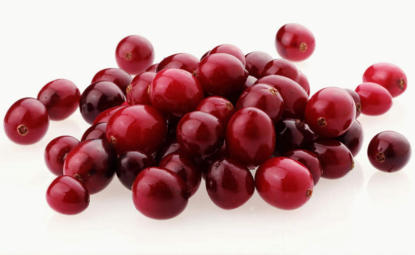 无人,横图,俯视,室内,特写,白天,白色背景,浆果,水果,一堆,许多,阴影,堆叠,堆积,新鲜,光线,影子,生食,食品,果实,很多,食物,红色,摄影,有机食品,绿色食品,影棚,堆,曼越桔,蔓越橘,小红莓,酸莓,彩图,高角度拍摄,影棚拍摄,拍摄