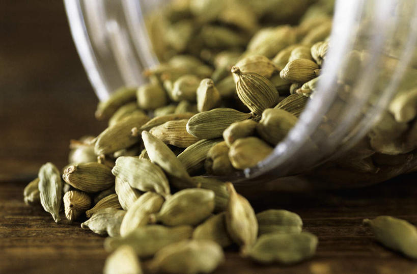 无人,横图,俯视,室内,特写,白天,植物,桌面,桌子,玻璃,一堆,许多,阴影,堆叠,堆积,朦胧,模糊,光线,木制,影子,草药,药草,很多,中药,玻璃制品,玻璃瓶,木制品,瓶子,堆,豆蔻,药材,中草药,广口瓶,中药材,本草,消食,白豆蔻,彩图,高角度拍摄,开胃