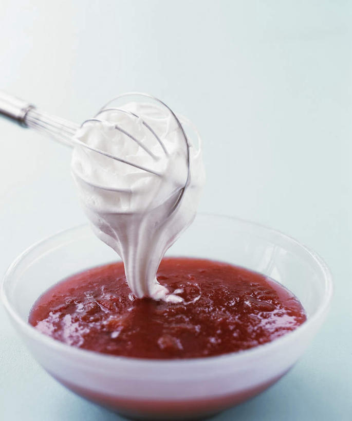 无人,竖图,俯视,室内,特写,白天,植物,玻璃,金属制品,阴影,光线,金属,影子,蛋白,草药,药草,中药,玻璃制品,一个,红色,容器,打蛋器,碗,单个,储藏,储存,药材,中草药,大黄,中药材,本草,川军,蜀大黄,熟大黄,彩图,高角度拍摄,贮存