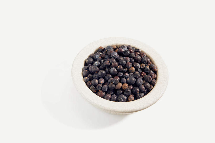 无人,横图,俯视,室内,特写,白天,白色背景,桌面,桌子,一堆,许多,阴影,堆叠,堆积,光线,木制,影子,陶瓷,调味,香料,佐料,陶瓷制品,很多,一个,木制品,容器,碗,摄影,影棚,单个,储藏,堆,配料,储存,杜松子,作料,彩图,高角度拍摄,影棚拍摄,拍摄,贮存