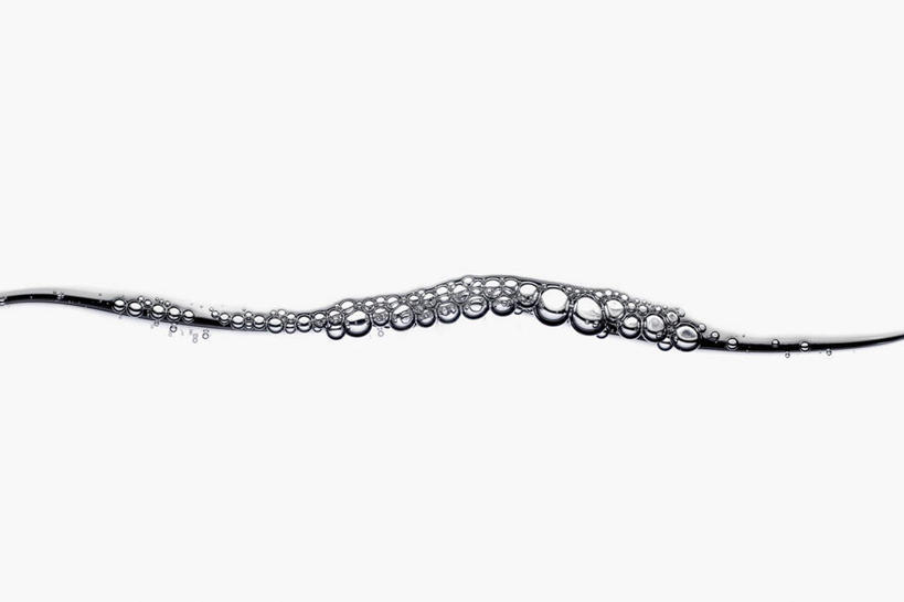 无人,横图,俯视,室内,特写,白天,白色背景,水,雾,阴影,沸腾,朦胧,模糊,反射,蒸汽,液体,影子,水蒸气,雾气,饮用水,泡泡,矿泉水,摄影,影棚,气体,蒸馏水,蒸发,彩图,高角度拍摄,影棚拍摄,拍摄