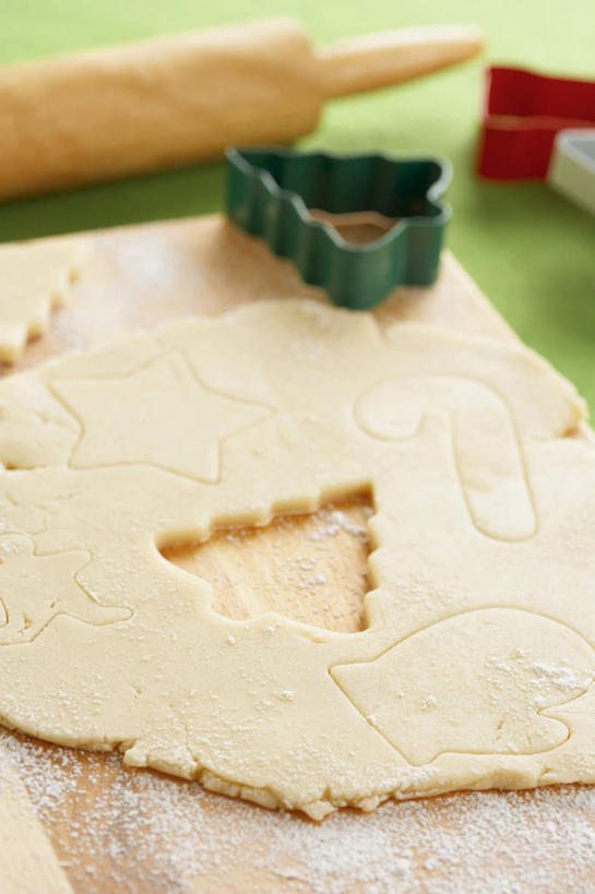 无人,竖图,俯视,室内,特写,白天,植物,餐桌,桌子,金属制品,阴影,反射,金属,木制,粉末,擀面杖,影子,面饼,面粉,粮食,树,树木,一个,绿色,自然,模型,木制品,粉,生长,单个,成长,餐台,模具,农产品,原材料,粉状,模子,彩图,高角度拍摄