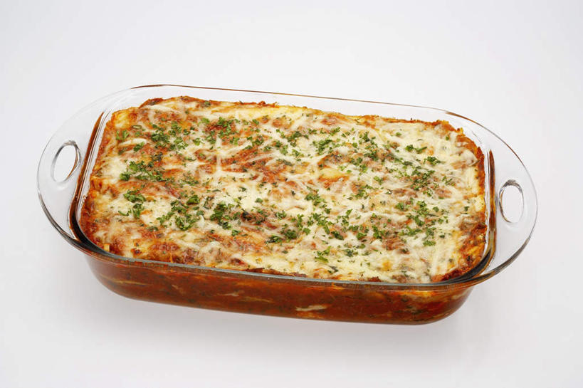 点心,面包,意大利面,无人,横图,俯视,室内,特写,白天,白色背景,烹饪,烧烤,西餐,玻璃,烤,阴影,光线,烤盘,影子,料理,食品,面点,菜肴,美食,玻璃制品,食物,糕点,黄色,容器,碗,西式,佳肴,储藏,储存,彩图,高角度拍摄,影棚拍摄,贮存