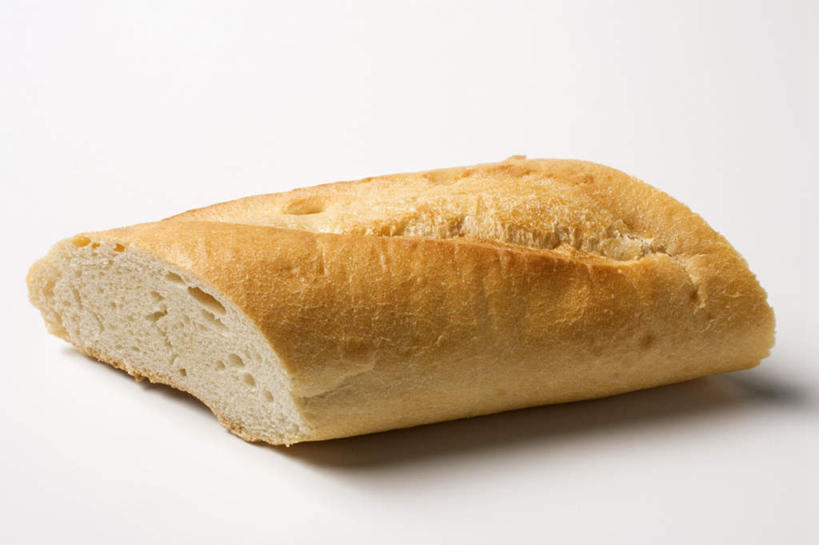 点心,面包,无人,横图,俯视,室内,特写,白天,白色背景,早餐,餐桌,桌子,一块,切开,阴影,朦胧,模糊,光线,影子,食品,面点,食物,糕点,切,摄影,影棚,餐台,剖面,切面,彩图,高角度拍摄,影棚拍摄,早饭,拍摄