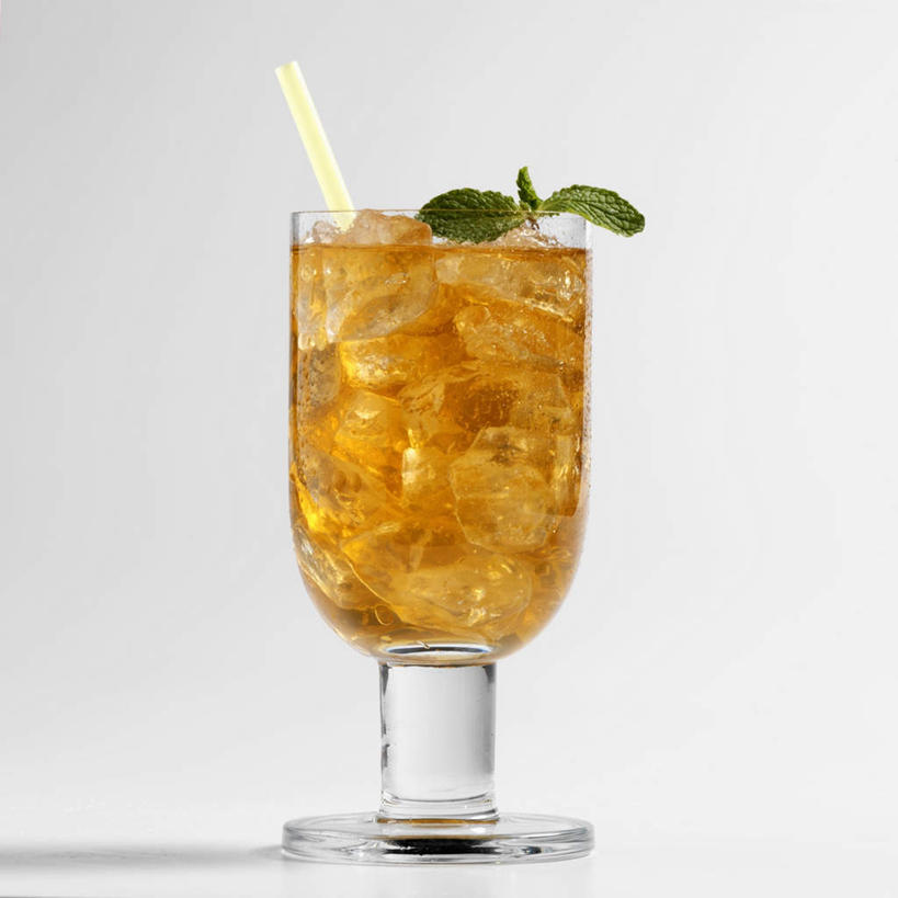 无人,方图,俯视,室内,特写,白天,白色背景,杯子,阴影,光线,影子,塑料,冰,冰块,薄荷,银丹草,冷冻,玻璃制品,饮料,水杯,塑料制品,吸管,寒冷,摄影,影棚,冷藏,冰冷,空心,莫吉托,饮管,保鲜,斑叶凤梨薄荷,夜息香,胡椒薄荷,玻璃杯,彩图,高角度拍摄,影棚拍摄,拍摄,圆柱状