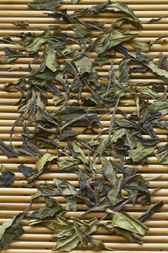 无人,竖图,俯视,室内,特写,白天,幸福,茶,桌面,桌子,阴影,竹制,反射,木制,影子,竹帘,竹席,绿茶,茶叶,娱乐,木制品,享受,休闲,温馨,放松,乐趣,提神,舒适,竹制品,醒脑,彩图,高角度拍摄