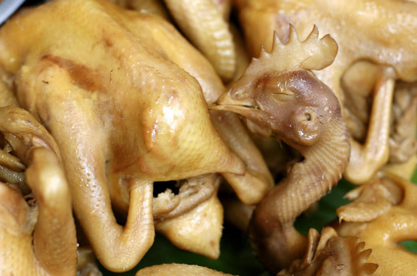 无人,横图,俯视,室内,特写,白天,烹饪,桌面,桌子,鸡,阴影,反射,木制,影子,鸡肉,肉,料理,食品,泰式,菜肴,美食,肉类,家禽,泰国料理,食物,动物,木制品,牲畜,佳肴,肉食,泰菜,泰国菜,泰式料理,彩图,高角度拍摄