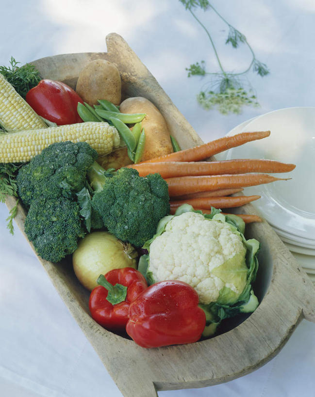 无人,竖图,俯视,室内,特写,白天,玉米,植物,桌面,桌子,豆,大豆,萝卜,胡萝卜,辣椒,蔬菜,土豆,餐具,阴影,新鲜,光线,木制,棒子,碟子,盘,影子,陶瓷,豆类,豆子,花菜,花椰菜,毛豆,西兰花,玉蜀黍,食品,陶瓷制品,食物,一个,盘子,木制品,容器,碟,碗,摄影,有机食品,绿色食品,影棚,单个,储藏,苞米,储存,苞芦,彩椒,豆科,辣角,红海椒,大椒,辣虎,广椒,苞谷,馍馍蛋,枝豆,包谷,大蜀黍,番麦,薏米包,玉高粱,玉麦,珍珠米,洋芋,甜椒,柿子椒,山药蛋,马铃薯,辣子,黄豆,红萝卜,海椒,甘荀,番椒,灯笼椒,彩图,高角度拍摄,影棚拍摄,拍摄,贮存