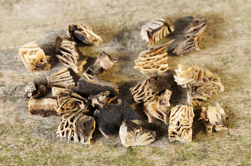 无人,横图,俯视,室内,特写,白天,植物,桌面,桌子,一堆,许多,阴影,堆叠,堆积,朦胧,模糊,光线,木制,影子,菌菇,草药,药草,很多,菌类,中药,木制品,食用菌,堆,药材,中草药,羊肚菇,中药材,本草,羊肚菜,羊肚菌,羊蘑,美味羊肚菌,彩图,高角度拍摄